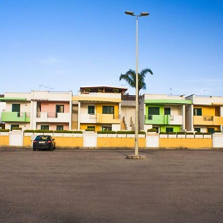 Con Piscina E Garage A 300 M Da Spiaggia E Centro Torre dell'Orso Kültér fotó